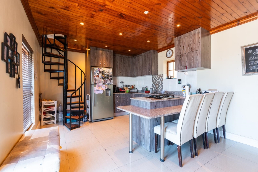 8 Bedroom Property for Sale in Walmer Estate Western Cape